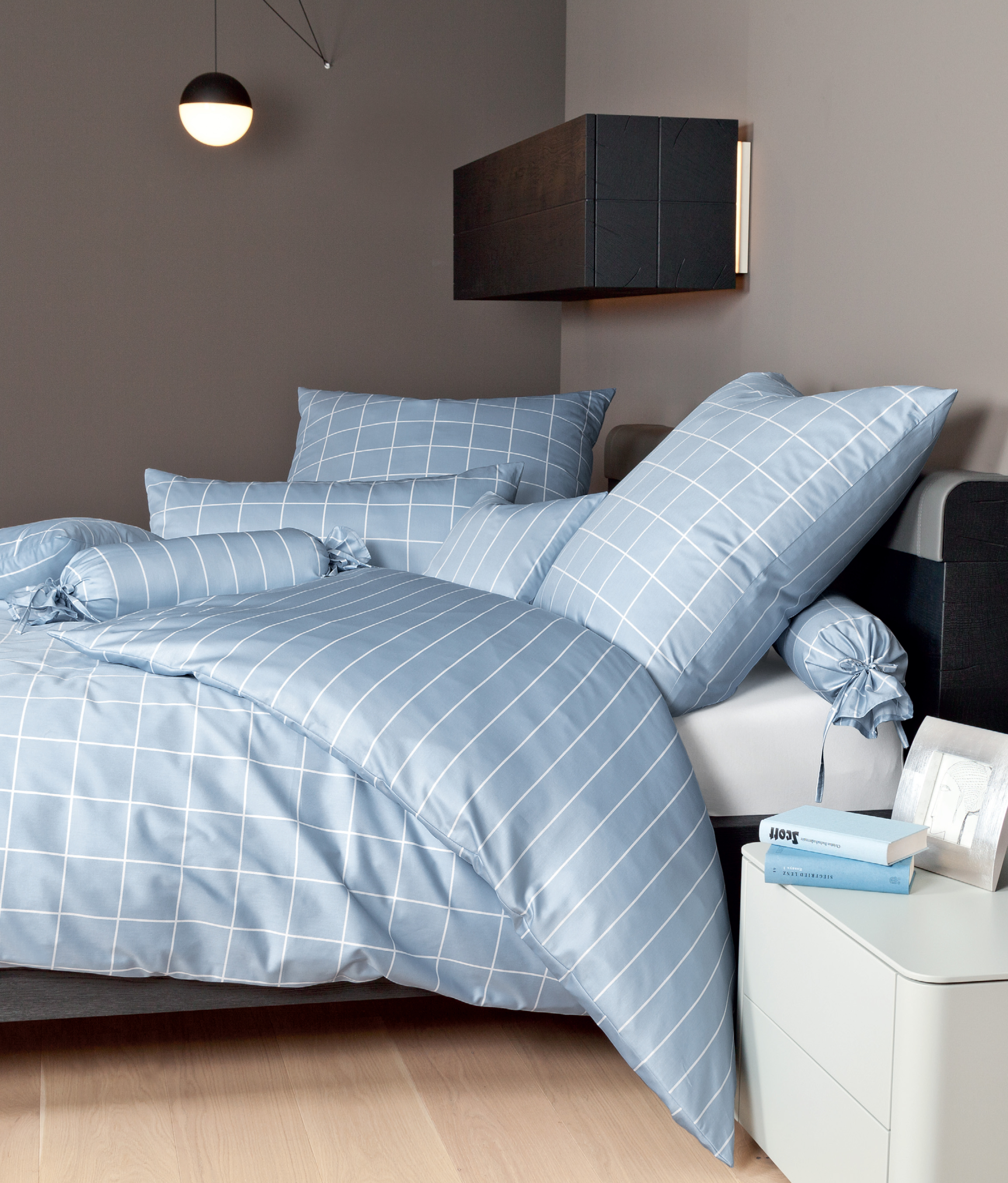 Deutsche Bettwäsche Mallorca – Janine Modern Classic in Perlblue bei At Kinsky Port d'Andratx